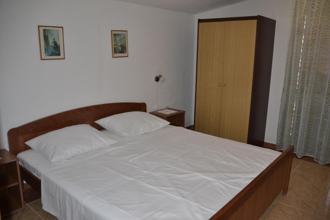 Apartments By The Sea Kustici, Pag - 6335 Zubovići Eksteriør bilde