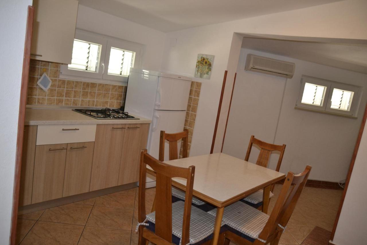 Apartments By The Sea Kustici, Pag - 6335 Zubovići Eksteriør bilde
